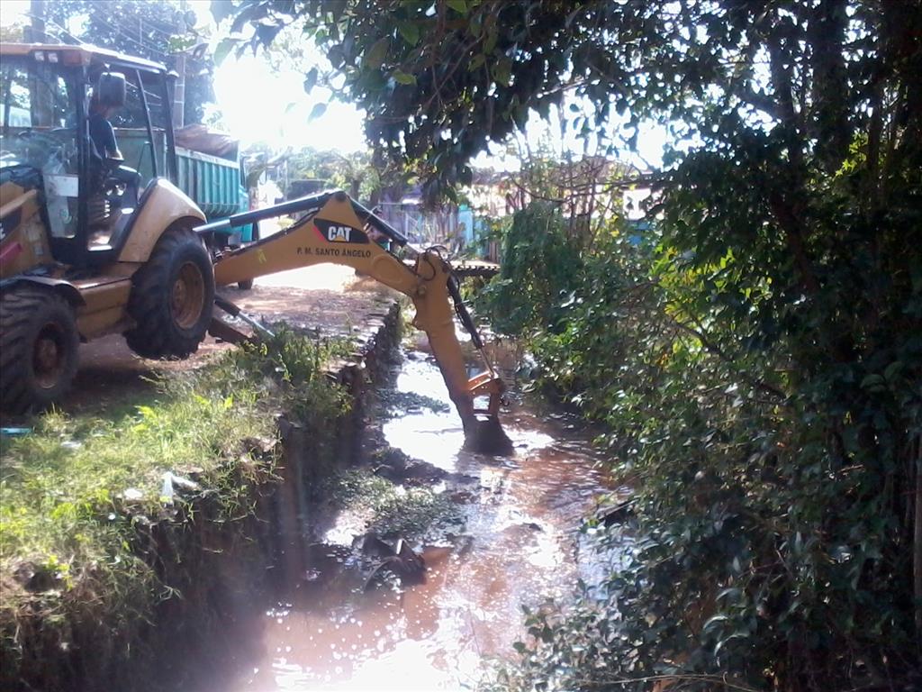 Realizado trabalho de limpeza no bairro Harmonia